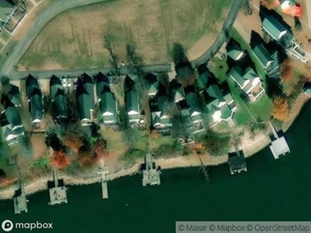 Bay Pointe Dr