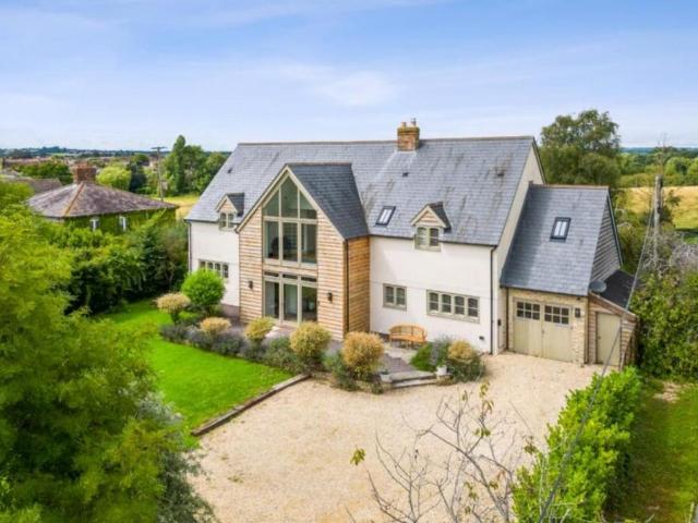 Bay Road, Gillingham, Dorset, SP8 6 bed detached house to rent £4,995 pcm £1,153 pw