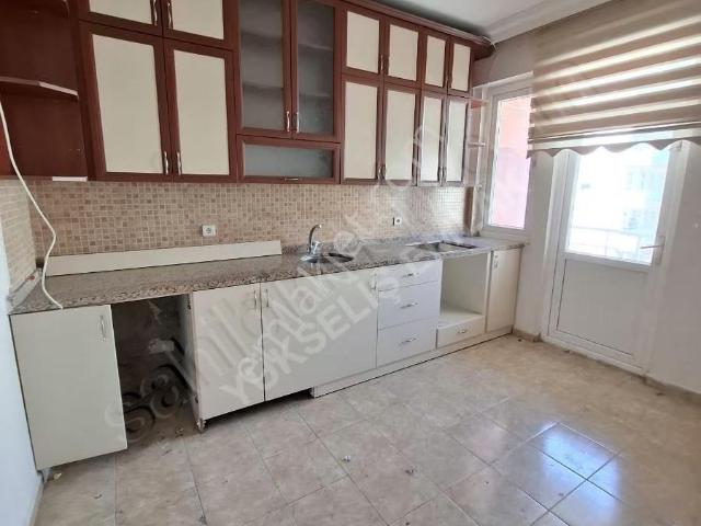 Bayırda Cad.üzerinde Asansörlü Ara Kat 3+1 Kiralık Daire