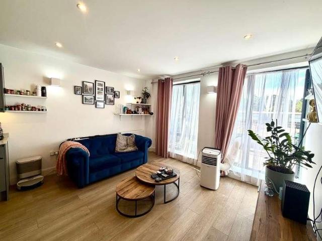 Bay Tree Avenue, Leatherhead, KT22