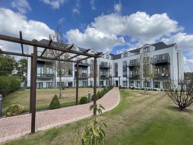 Bay Tree Avenue, Leatherhead KT22, 1 bed flat to rent, £1,400 pcm | PrimeLocation