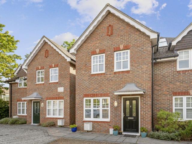 Bay Tree Cottages, Surbiton KT5, 2 bed property to rent, £2,000 pcm | PrimeLocation