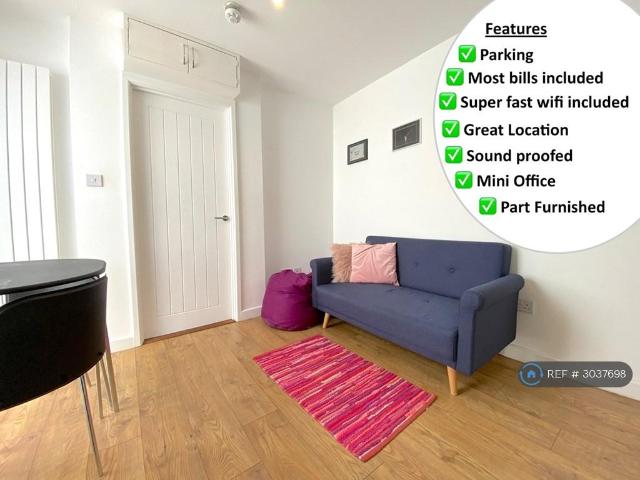 Bay View Terrace, Newquay, TR7 1 bed flat to rent £1,180 pcm £272 pw