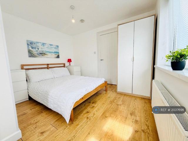Bay View Terrace, Newquay, TR7 1 bed flat to rent £1,180 pcm £272 pw