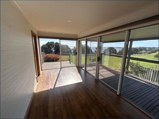 Bay Views and Coastal Comfort at Coronet Bay
