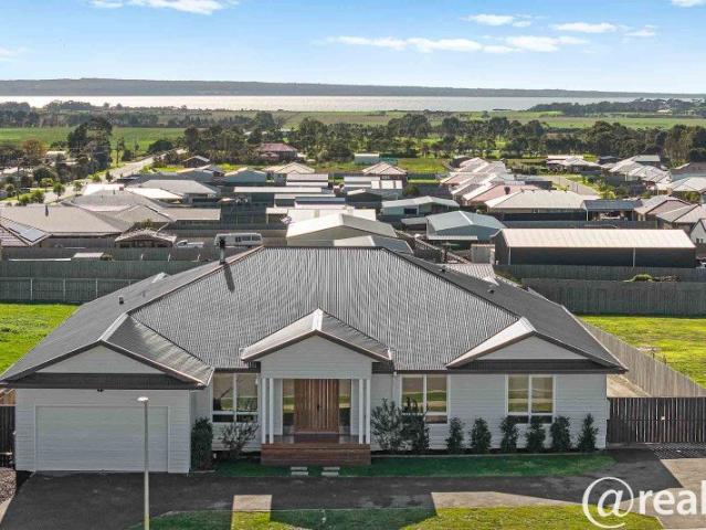 Bay Views, Space & Serenity The Ultimate 1/2 Acre Lifestyle!