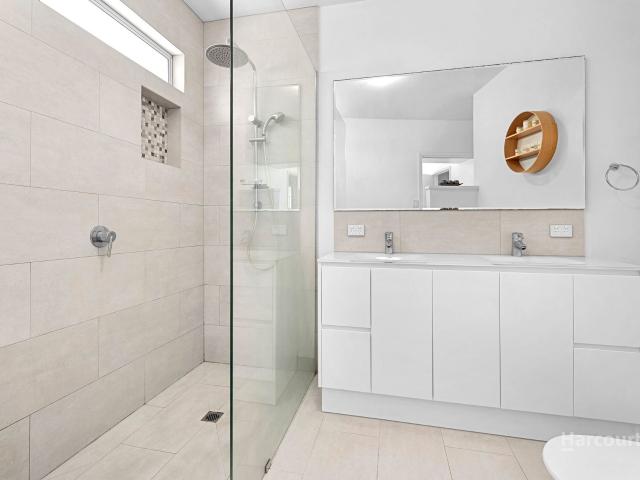 Bay Views, Versatile Living & Entertainer's Dream