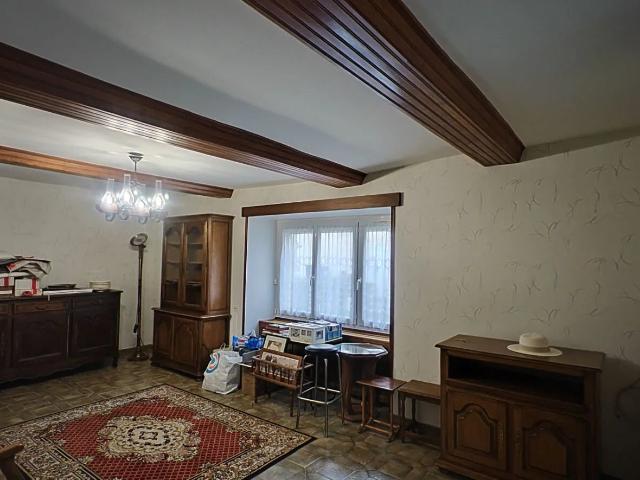 Bayeux, travaux à prévoir, maison en pierre 117,5 m², 2 garages