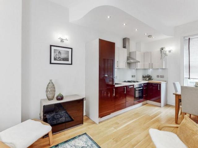 Bayham Street, London 3 bed apartment to rent £4,500 pcm £1,038 pw