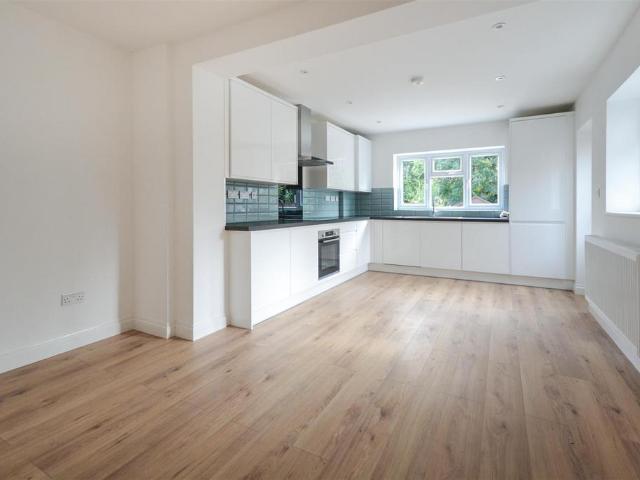 Bayham Road, Morden SM4 3 bed house to rent £2,300 pcm £531 pw