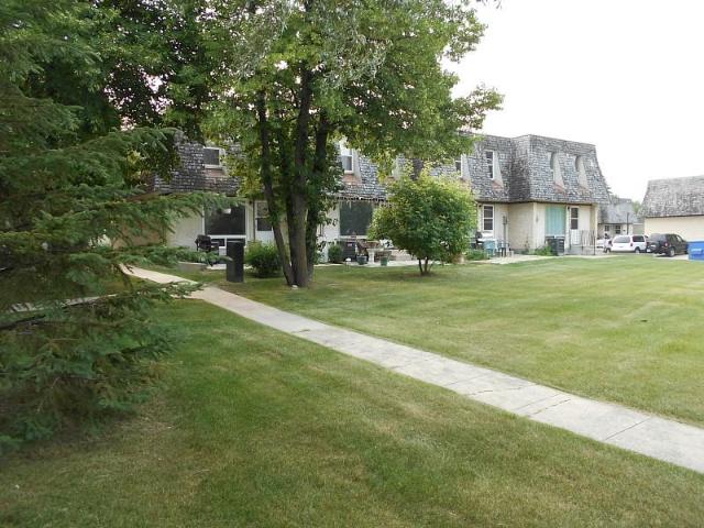 Baylor Place 4 Bedroom Home for Rent at 120 Baylor Ave, Winnipeg, MB R3T 3P4 Fort Richmond