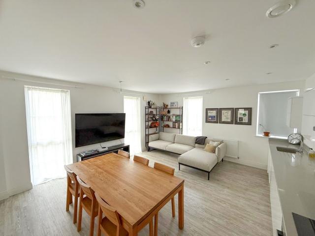 Baynhams Drive, Wolvercote OX2, 2 bed flat to rent, £2,000 pcm | PrimeLocation