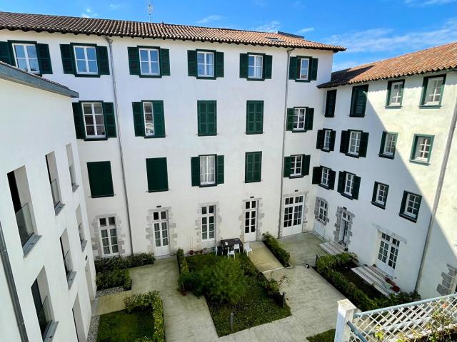 Bayonne Bel immeuble de rapport 8 appartements 227m² Bayonne