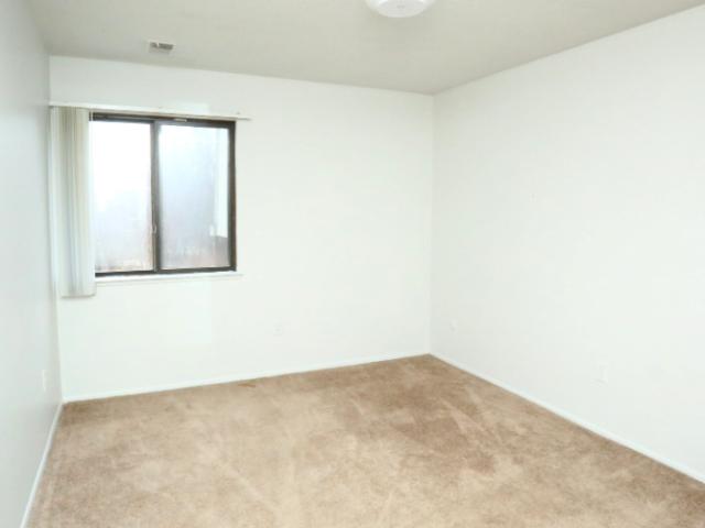 Baypointe 3 Bedroom Apartment for Rent at 3155 Shattuck Arms Blvd, Saginaw, MI 48603