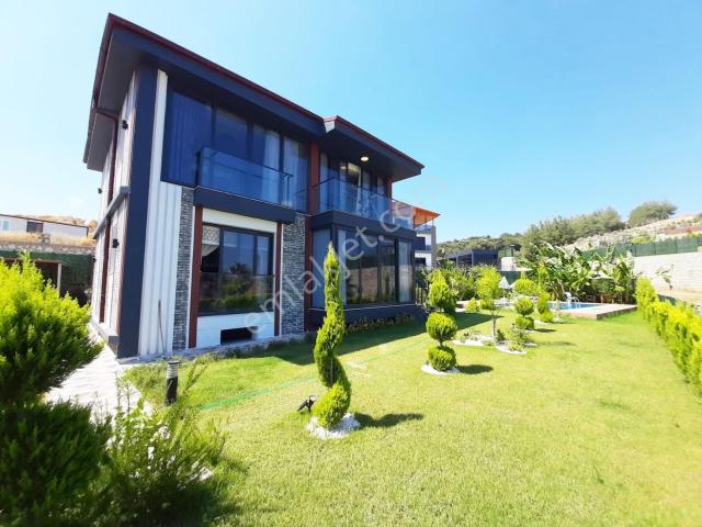 Bayram Hacılı'da Panaromik Göl Manzaralı Bağımsız Ultra Lüx Sıfır 4+1 Villa !