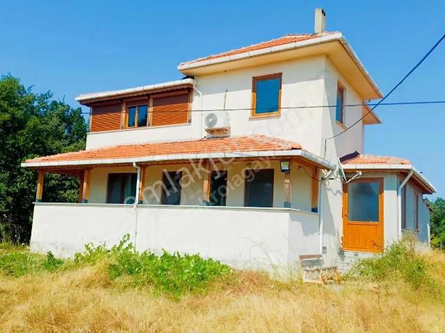 Bayramiç Tongurlu Köyü 250 M2 2 Katlı Yola Cepheli Müstakil Ev