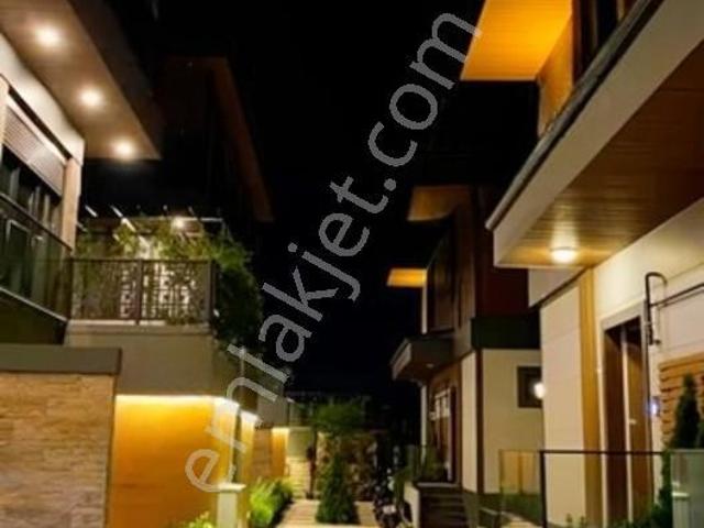 Bayramoğlu Site İçi Manzaralı Ultra Lüks Villa