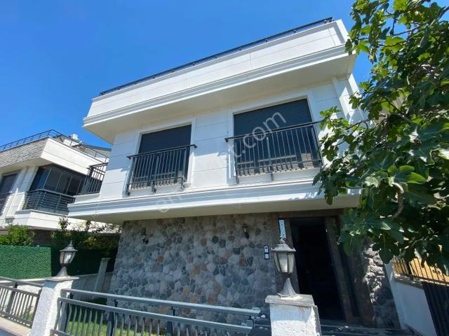 Bayramoğlunda Kaçırılmayacak Villa Konseptli 250 M² Lüx Dublex