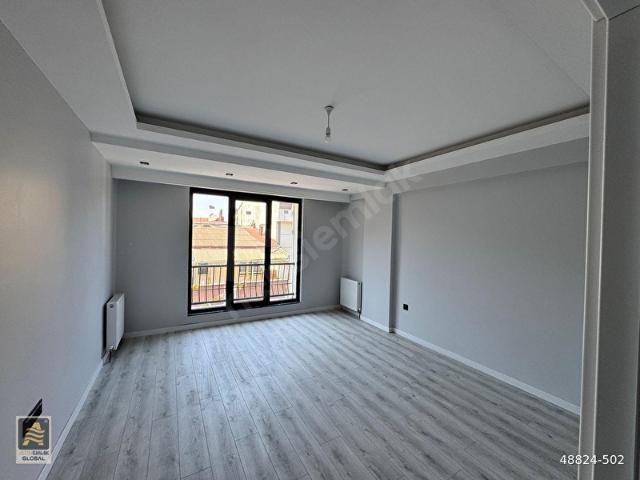 Bayrampaşa Murat Mahallesinde Cadde Üzerinde 160 m 5+2 Geniş Dubleks Daire!