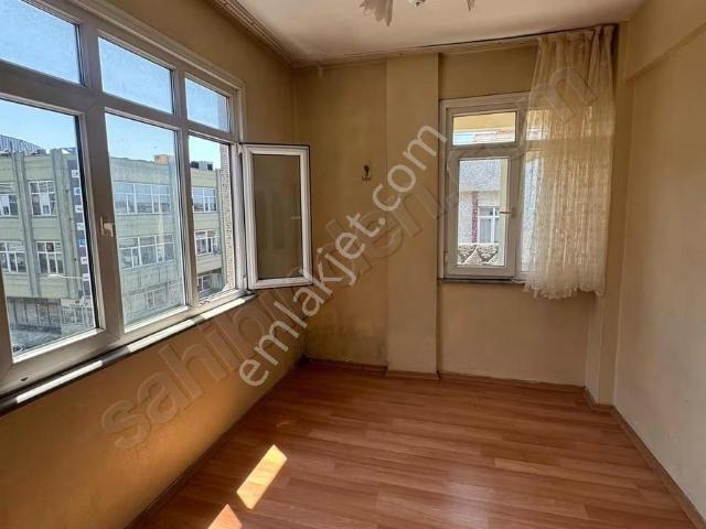 Bayrampaşa Muratpaşa Mah. Çevik Yürüme Kiralık 2+1 Daire !