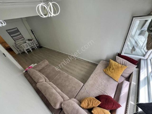 Bayrampaşa Merkezi Konumda Kiralık Temiz Ara Kat Daire