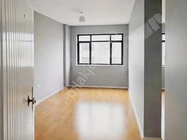 Bayrampaşa Orta Mah. Numunebağı Caddesinde 1+1 Kiralık Daire !