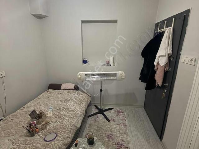 Bayrampaşa Orta Mah'de Satılık Daireli Dükkan