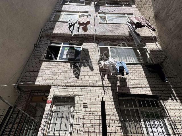 Bayrampaşa Altıntepsi'de Metro Yakını Satılık 1+1 Daire