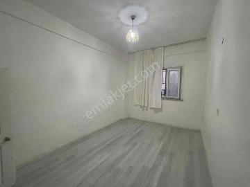 Bayrampaşa Cevatpaşa Mahallesi Kiralık 1+1 Giriş Katı Daire!