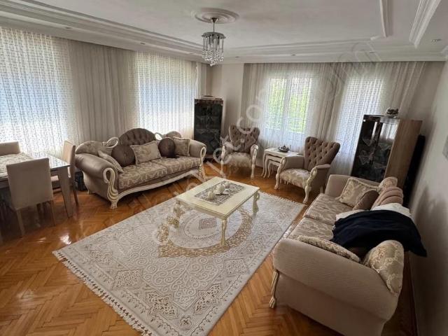 Bayrampaşa Esenler Caddesin'de 3+1 150m2