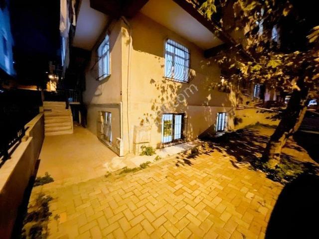 Bayrampaşa Forum Avm Yakın 2+1 Hisseli Satılık Yarı Bodrum Daire