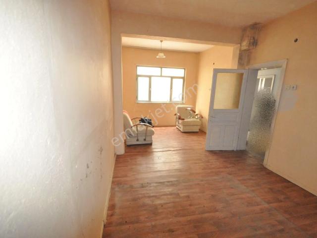 Bayrampaşa Kartaltepe Kaçmazdan Satılık 80m2 Arakat Masraflı 2+1 Arka Cephe Daire