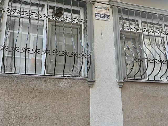 Bayrampaşa Kavak Sokak Da Satılık Caddeye 50 Metre 2+1 Boş Daire