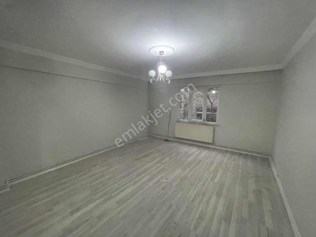 Bayrampaşa Terazidere Metro Mesafesi Balkonlu 2+1 Kiralık Daire!