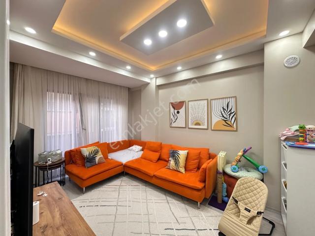 Bayrampaşada Millet Caddesinin Dibinde Asansörlü Dubleks Daire
