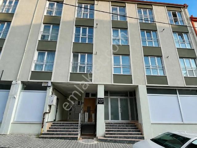 Bayrakçeken'den Tabaklar Mah 1+1 Eşyalı Kiralık Ara Kat Daire