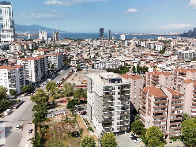 Bayraklı Manavkuyu Deniz Manzaralı Satılık 3+1 Daire