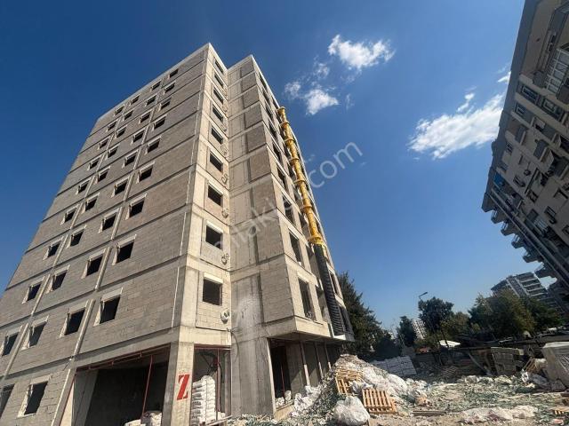 Bayraklı Manavkuyu Merkezi Konumda Satılık 2+1