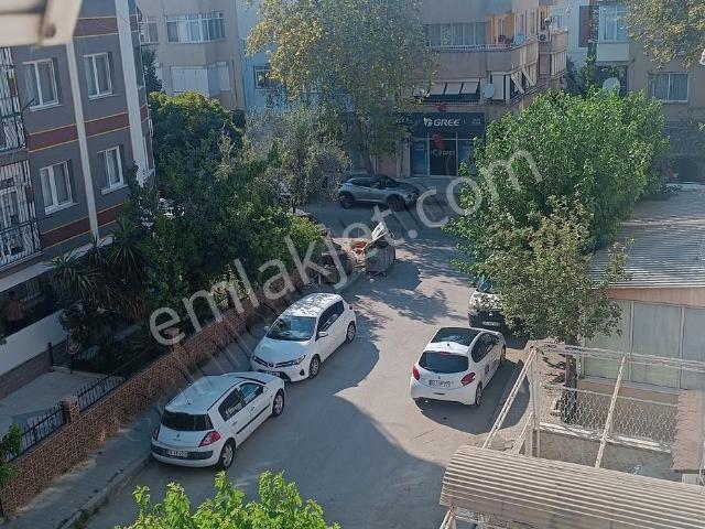 Bayraklı Mansuroğlu'nda Bölge Metro Yakını 3+1 Daire