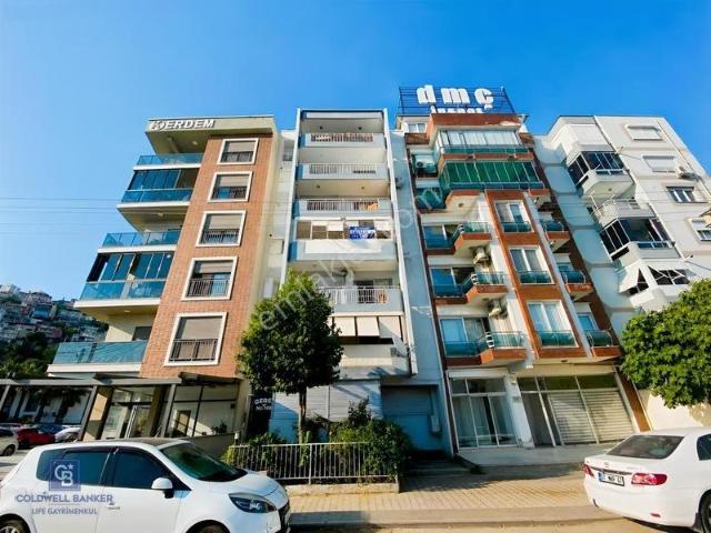 Bayraklı Merkezde İzban Yanı Deniz Manzaralı Satılık 3+1 Daire