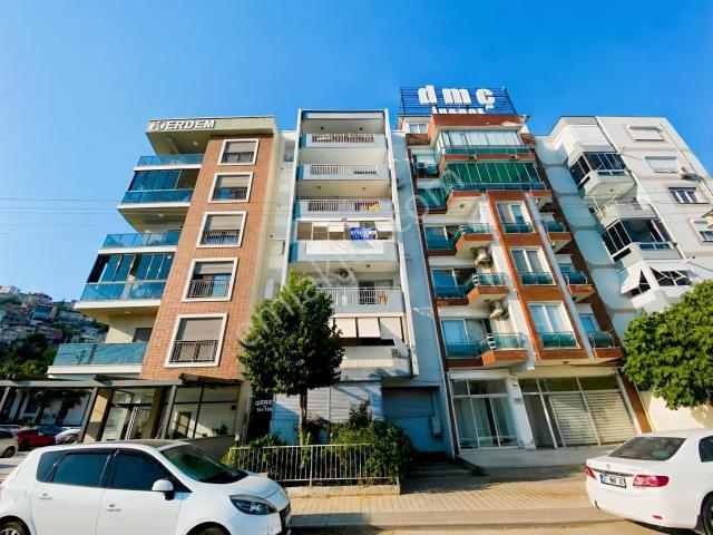 Bayraklı Merkezde İzban Yanı Deniz Manzaralı Satılık 3+1 Daire