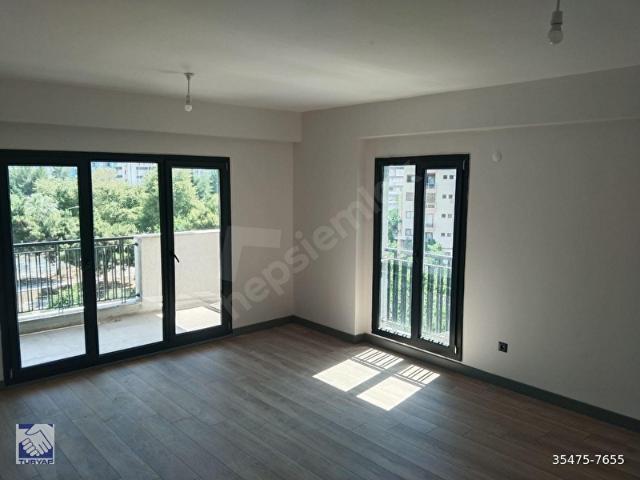 Bayraklı Osmangazi Mah de Ebeveyn Banyolu 3+1 Sıfır Lüks Daire