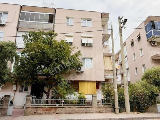 Bayraklı Osmangazi Mahallesi Badem Sitesinde Kiralık 3+1 Daire