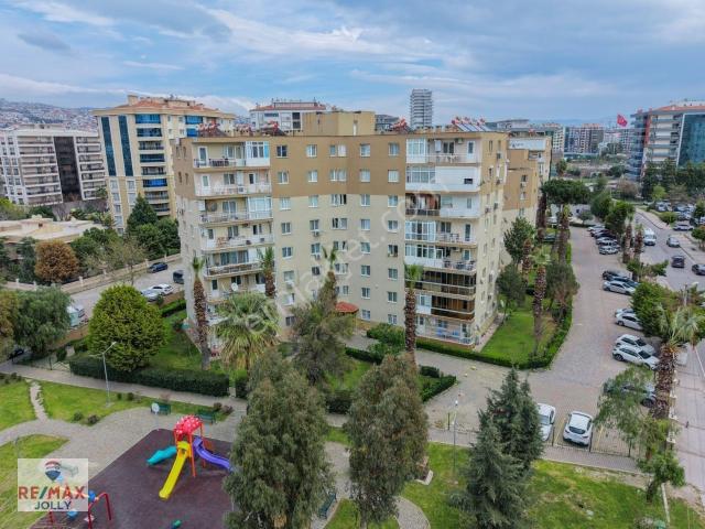 Bayraklı Osmangazi Mahallesinde Site İçinde 3+1 Satılık Daire