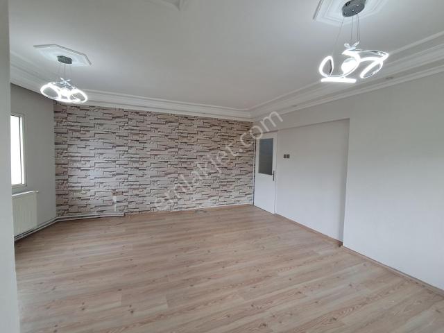 Bayraklı Osmangazi'de Site İçi Kiralık 3+1 Daire