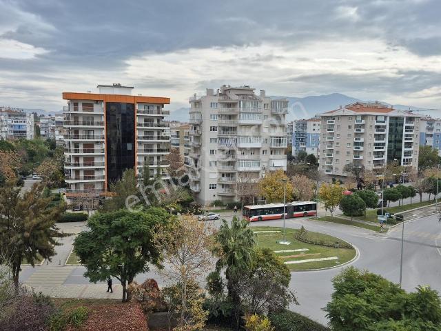 Bayraklı Osmangazi'de Site İçinde Ebeveyn Banyolu 3+1 Daire