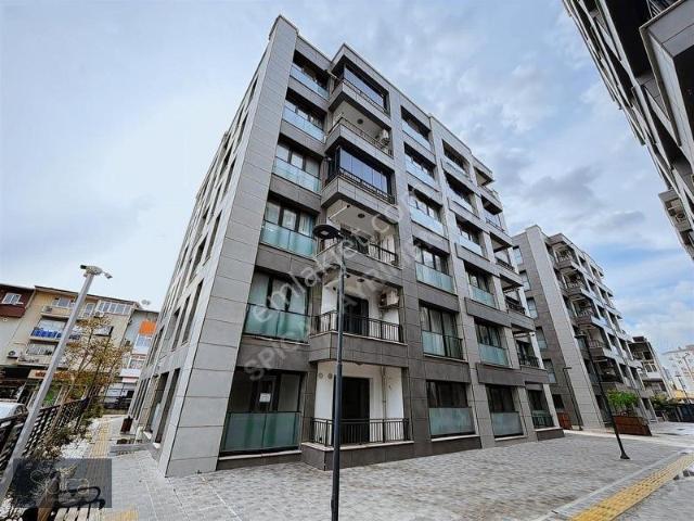 Bayraklı Adalet Mahallesi 2+1 Kapalı Mutfak Satılık Daire