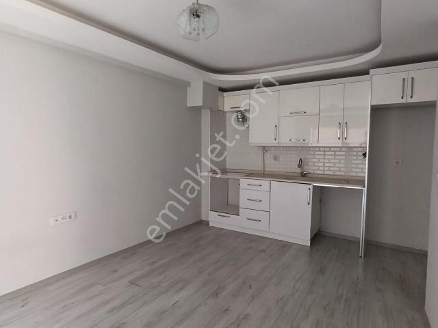 Bayraklı Adalet Mahallesi'nde 2+1 Kiralık Daire