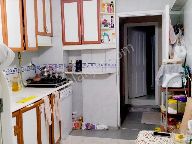 Bayraklı Adalet Mahallesinde Merkezi Konumda 2+1 Satılık Daire