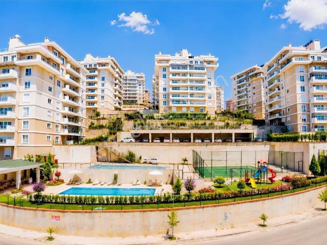 Bayraklı Adapark Evlerinde Deniz Manzaralı 3+1 Satılık Lüx Daire